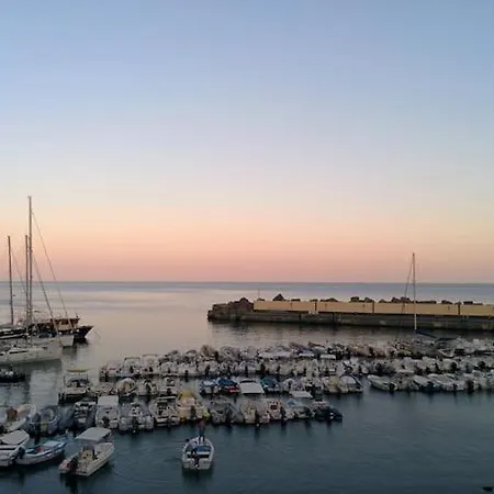 Al Centro Di Ustica *