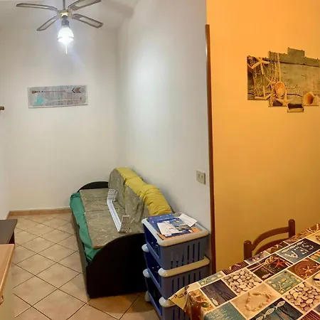 Al Centro Di Ustica *
