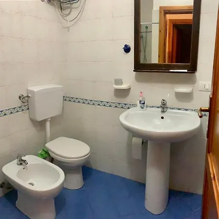 Al Centro Di Ustica Apartment *