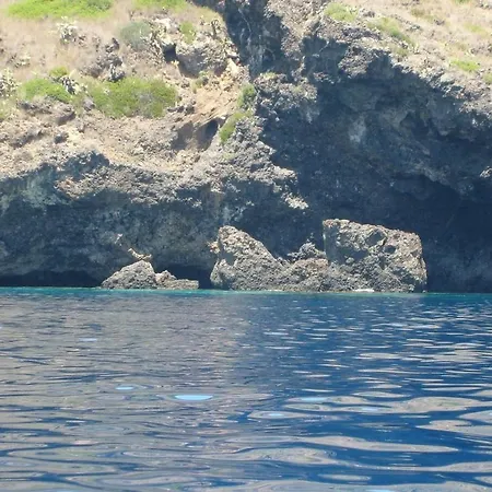 Piccolo E Grazioso Al Centro Di Ustica Appartamento *