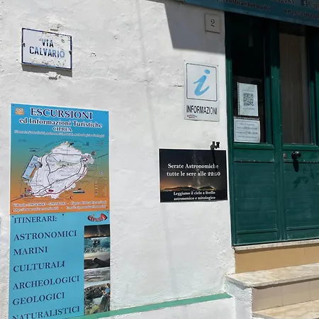 Al Centro Di Ustica *