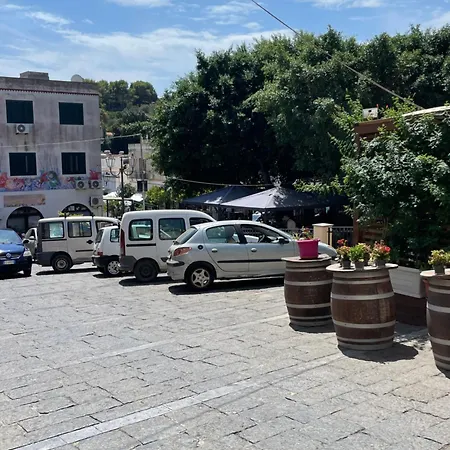 Al Centro Di Ustica